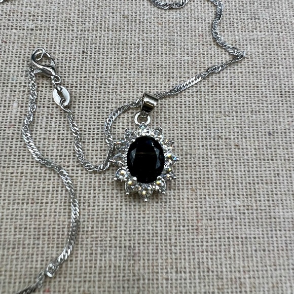 NIB 925 Sterling Silver & CZ Pendent Necklace and Earring Set - Picture 12 of 12